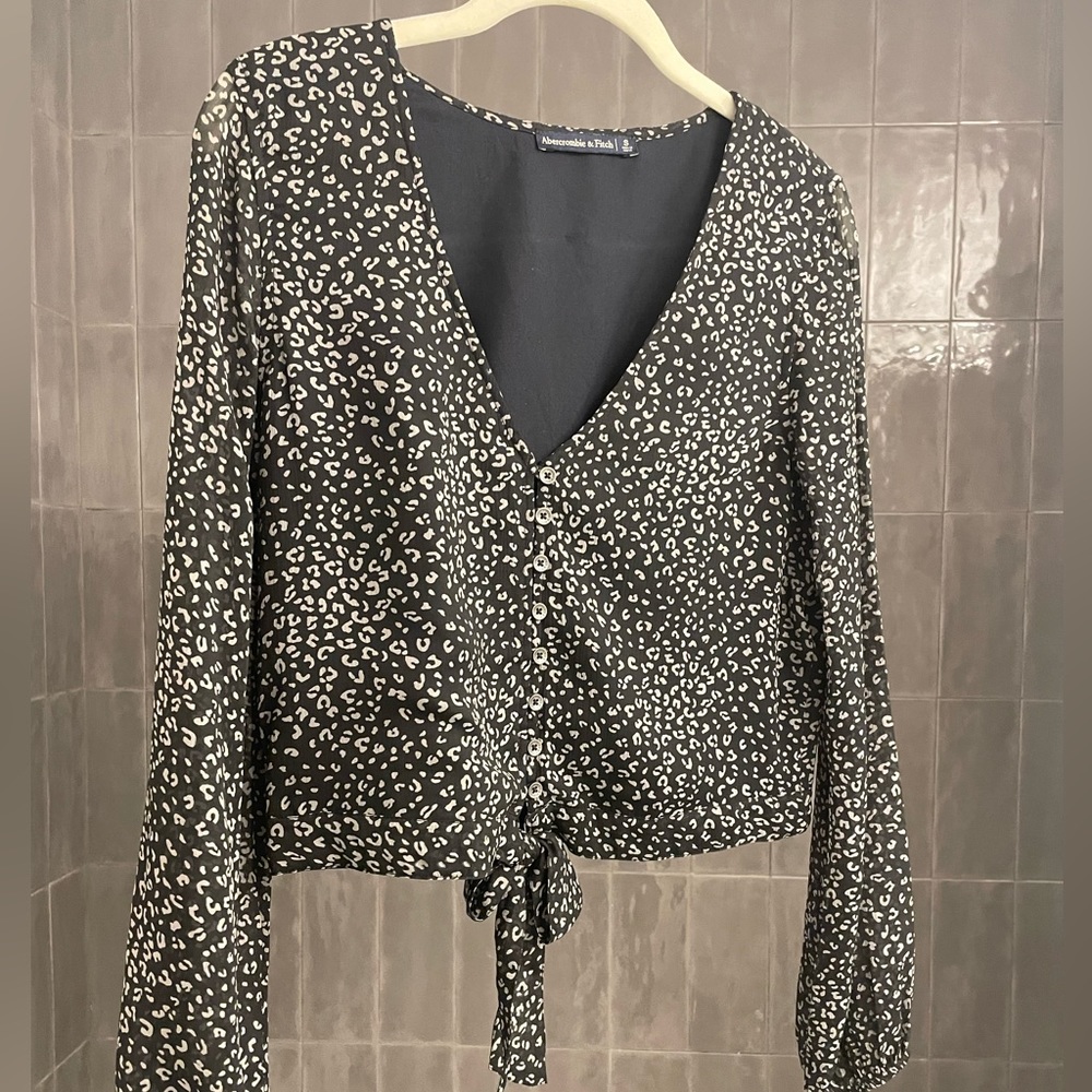 Abercrombie & Fitch black tie front blouse